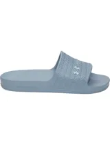 Ojotas Under Armour modelo W Armr Slide Lite de color gris, confeccionadas en EVA moldeada de una sola pieza. Presenta una tira ancha con textura geométrica y el logo de la marca en relieve.