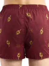 Bóxer de algodón blanco con estampado de flores pequeñas color celeste, con cintura elástica y logo de la marca en el centro.