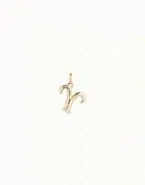 Dije de metal bañado en plata con forma del signo zodiacal Aries.