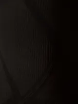 Body negro sin mangas, con escote redondo y corte ajustado.