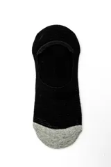 Pack de tres pares de medias invisibles tipo socquetes bajos, en combinaciones de colores negro, gris y blanco.