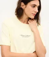 Remera deportiva Get Over de corte boxy y cuello redondo, confeccionada en microfibra liviana de poliamida y elastano. Presenta mangas cortas alargadas y una estampa lettering con la inscripción "Athleisure Collective" en el pecho.