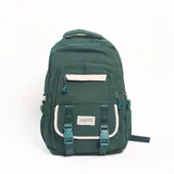 Mochila escolar de color verde oscuro con detalles en beige. Cuenta con múltiples compartimentos con cierre, correas ajustables con hebillas plásticas y un bolsillo frontal con solapa. Incluye logo de la marca Just Sport en el frente.