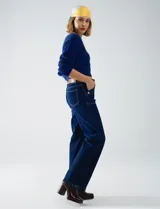 Buzo crop de tejido mohair color azul, marca Q2, talle Small.