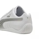 Championes Puma Speedcat LTH de perfil bajo, color blanco con detalles en dorado y suela negra. Diseño inspirado en el automovilismo con el logo de la marca en el lateral y la lengüeta.