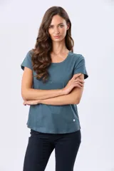 Remera de manga corta y cuello redondo, color verde menta jaspeado.