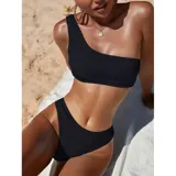 Conjunto de bikini texturado color tostado, compuesto por un top de un solo hombro y bombacha vedetina tiro medio.