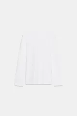 Camiseta de manga larga confeccionada en tejido de punto interlock elástico y flexible, con cuello redondo y bajo recto.