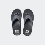 Ojotas Reef Cushion Phantom color gris oscuro, con plantilla de rebote de alta energía y suela de goma de alta densidad.