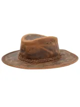 Sombrero estilo western o australiano de cuero marrón con acabado envejecido. Presenta una corona con ventilación y un ala ancha. La base de la corona está adornada con una banda trenzada de cuero del mismo color.