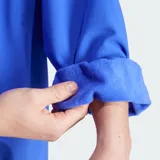 Chaqueta de entrenador de básquet adidas Basketball de corte clásico, color azul, con cierre frontal, cuello tipo camisa, bolsillos laterales con cierre y puños elásticos.