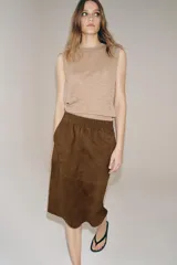 Top de punto extrafino color beige, sin mangas y con cuello redondo, confeccionado en mezcla con lana.