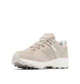 Zapatilla de senderismo Columbia Peakfreak Hera, color beige claro (Soft Taupe), con detalles en gamuza y malla transpirable. Presenta entresuela gruesa blanca con suela exterior dentada para tracción y tecnología impermeable OutDry™.