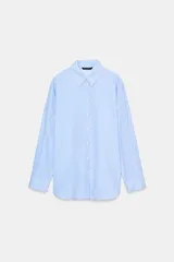 Camisa de manga larga con cuello solapa y cierre frontal de botones, confeccionada en tejido de algodón con estampado de cuadros vichy en tonos azul y blanco.