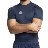 Remera térmica de hombre Umbro de manga corta y cuello redondo en color azul marino, con logo de la marca impreso en blanco en el pecho.