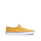 Championes Vans Authentic color mostaza con cordones blancos y suela blanca con línea negra.
