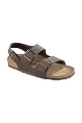 Sandalias Birkenstock modelo Milano, color mocca, con dos correas ajustables con hebilla y correa trasera.
