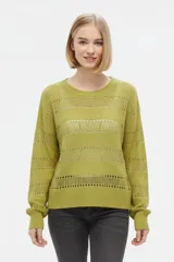 Sweater de poliamida color blanco, de corte holgado, con cuello redondo y diseño calado a rayas horizontales.