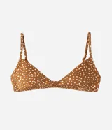 Top de bikini triangular de la marca Bossa Nossa, color marrón con estampado animal print tipo lunares o manchas claras. Cuenta con tirantes finos regulables.