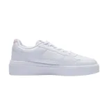 Championes 361º de estilo urbano, color blanco, con diseño de plataforma y detalles sutiles en relieve. Presenta un acabado monocromático con un pequeño detalle en tono rosado en el talón.