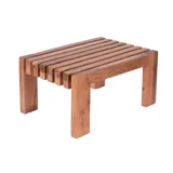 Taburete de madera de acacia color marrón claro, con asiento de listones y patas rectas. Ideal para decoración.