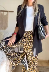 Pantalón palazzo con estampado animal print.
