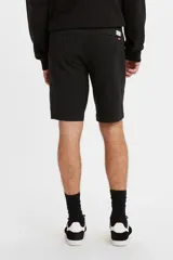 Bermuda Levi's modelo XX Chino Short II, color negro, de tiro medio y corte estándar con bolsillos laterales y traseros.