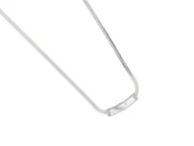 Collar plateado de acero con cadena de eslabones planos y dije rectangular con incrustación de nácar.