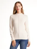 Polera de tejido fino marca Tahari, color beige, con cuello mock y detalle de pespunte vertical en el centro del frente. De manga larga y calce ajustado.