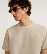 Remera Marfinno de manga corta para hombre, confeccionada en tejido acanalado de algodón y poliéster, con cuello redondo y diseño liso.