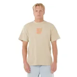 Remera de manga corta Rip Curl, color beige, con cuello redondo y estampa frontal con diseño tipográfico en color naranja.