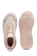 Championes deportivos Puma X-Ray, diseño multicolor que combina negro, gris, blanco, turquesa, amarillo y violeta.