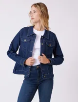 Campera de jean azul oscuro, marca Dash, con cuello solapa, botones metálicos y bolsillos aplicados en la parte delantera.