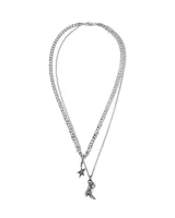 Collar de plata 925 de doble cadena, una más gruesa tipo eslabón cubano y otra más fina. Incluye dos dijes colgantes: una estrella con incrustaciones y una bota de cowboy con detalles de estrellas grabadas. El acabado combina pulido brillante y oxidado.