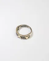 Anillo de plata 925 con dublé de oro y circonias blancas.