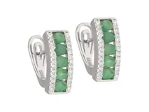 Aros tipo argolla de plata 925 con cierre omega, con una hilera central de esmeraldas y dos hileras laterales de circonias.