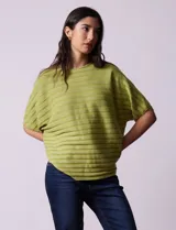 Buzo azul de tejido acanalado marca Ninety, con mangas cortas japonesas.