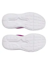 Championes de running Under Armour modelo Phade RN 3, color violeta con suela blanca. Presentan una parte superior de malla transpirable con el logo de la marca en el lateral y entresuela de EVA para mayor amortiguación.