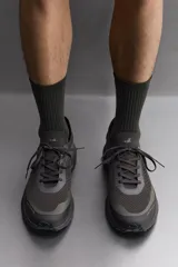 Zapatilla deportiva de correr para hombre, marca Zara Athleticz. Parte superior de tejido de punto transpirable, con puntera y talón recubiertos de material Shield Protect Max. Ajuste con cordones y tirador trasero. Plantilla OrthoLite
Entresuela con tecnolog
Su ligereza, confort y rebote. Suela de goma.