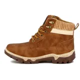 Bota acordonada color marrón claro, con caña de altura media y suela de goma.