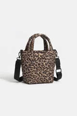 Cartera tote mini Rapsodia con diseño acolchado y estampado animal print, asas superiores y correa larga regulable en color negro.