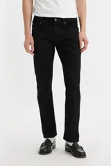 Jeans Levi's modelo 502 de corte regular taper, color negro, con cierre de botones y cinco bolsillos clásicos.