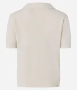 Blusa de manga corta en punto de algodón color crudo, con cuello polo, escote en V y un bolsillo aplicado en el frente.