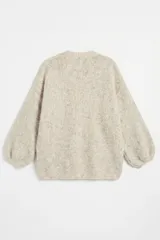 Saco abierto de punto en color beige jaspeado, con diseño de hombros caídos y mangas largas abullonadas con puños ajustados.