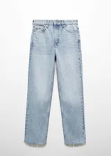Jeans de denim celestes, de tiro medio y corte recto, con diseño crop y bajo deshilachado. Cuenta con cinco bolsillos, trabillas para cinto y cierre frontal con cremallera y botón metálico.