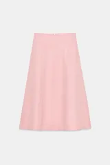 Falda midi tiro medio de la ZW Collection, color rosado, con diseño evasé, bolsillos laterales y cierre trasero con cremallera.