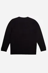 Remera verde militar de manga larga con cuello redondo y estampado frontal con la frase "Create the adventure".