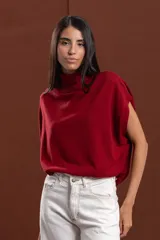 Chaleco de tejido de cashmere con cuello alto tipo polera, diseño holgado y sin mangas.