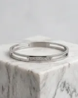 Esclava rígida de acero con diseño abierto y detalle central incrustado con circonias.