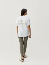 Camiseta blanca unisex con diseño oversize, tejido Cott_Free. Print en pecho y espalda.